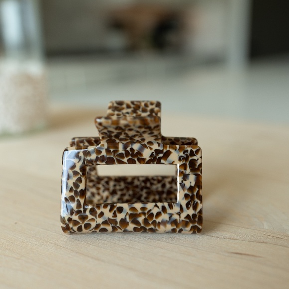 Accessories - Decorative Hair Claw - Brown Dot